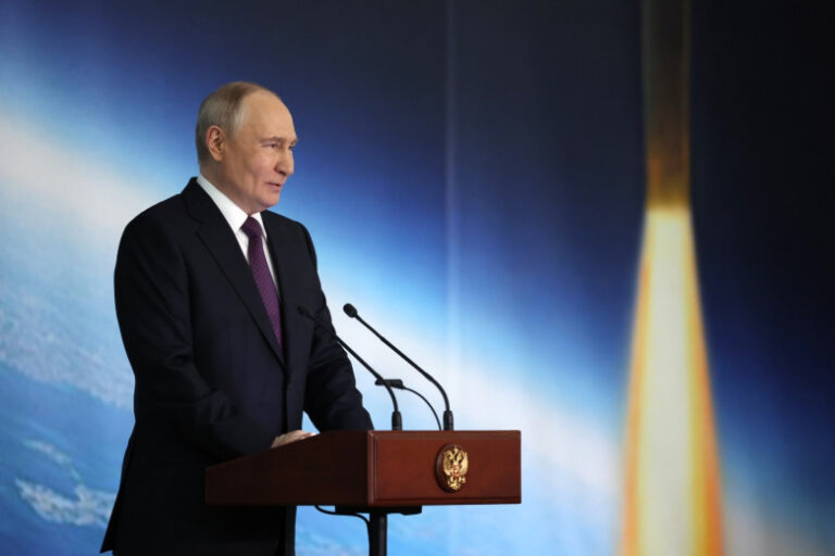 Путин призвал отказаться от деления предприятий на оборонные и гражданские