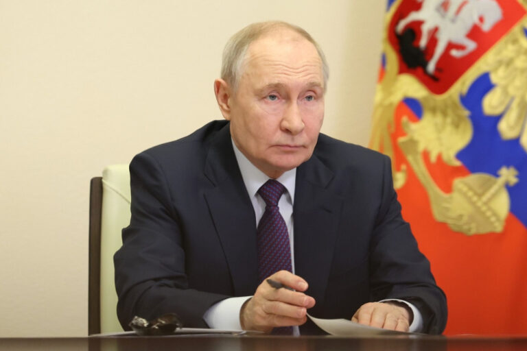 Путин: Россия свято чтит заветы участников Великой Отечественной войны