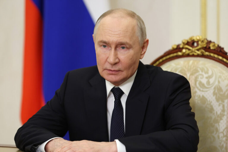 Ушаков раскрыл инициатора контакта Путина и Трампа