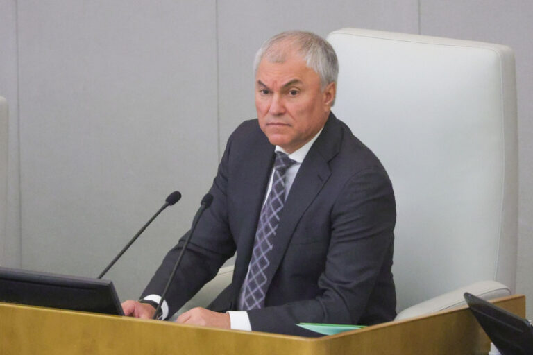 Володин анонсировал срочное рассмотрение мер по ценам на топливо